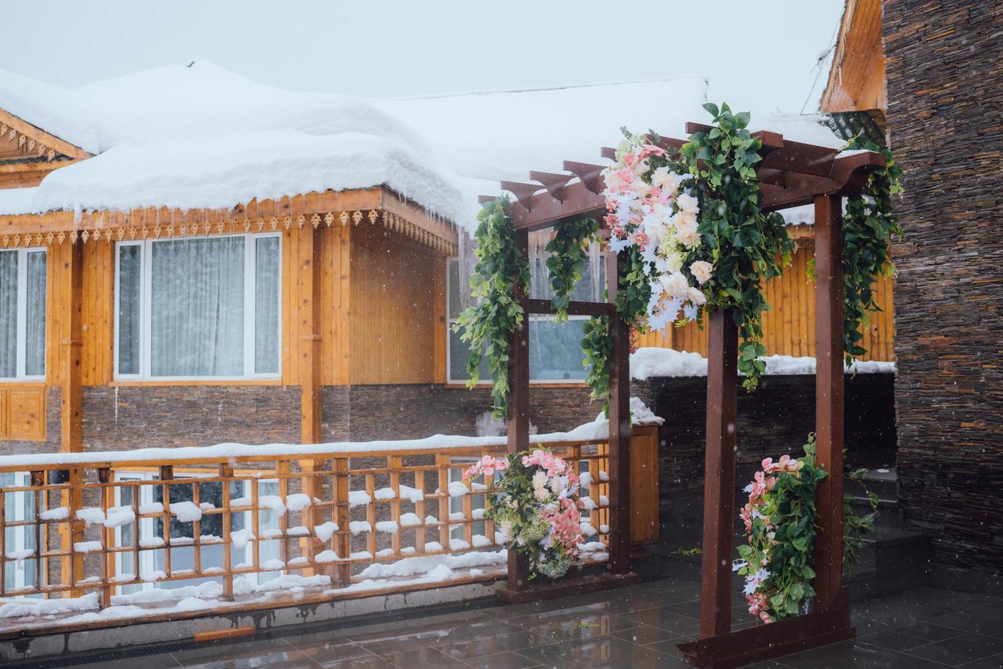 The Khyber Himalayan & सहारा 5*
