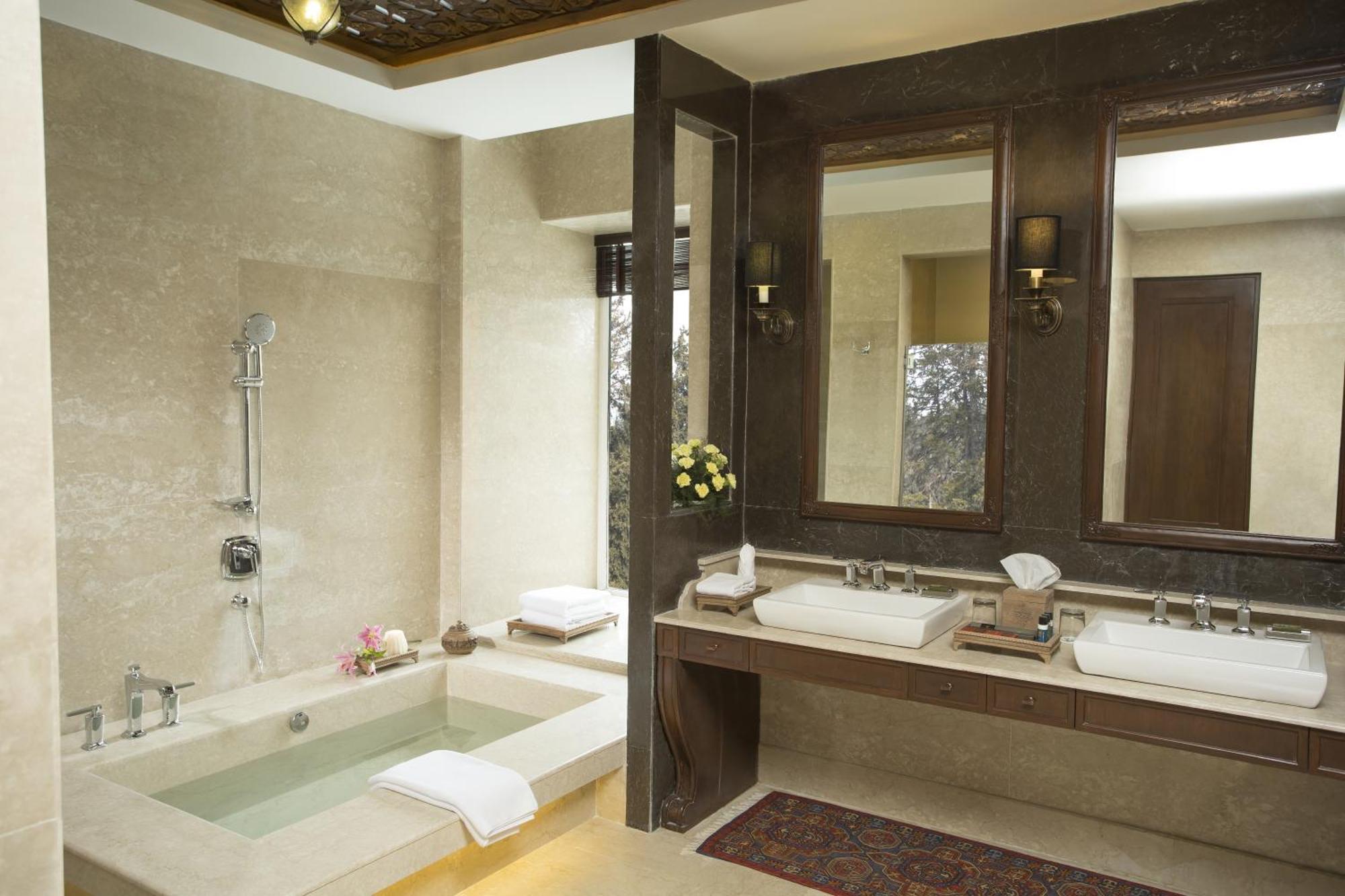 Resort The Khyber Himalayan &
