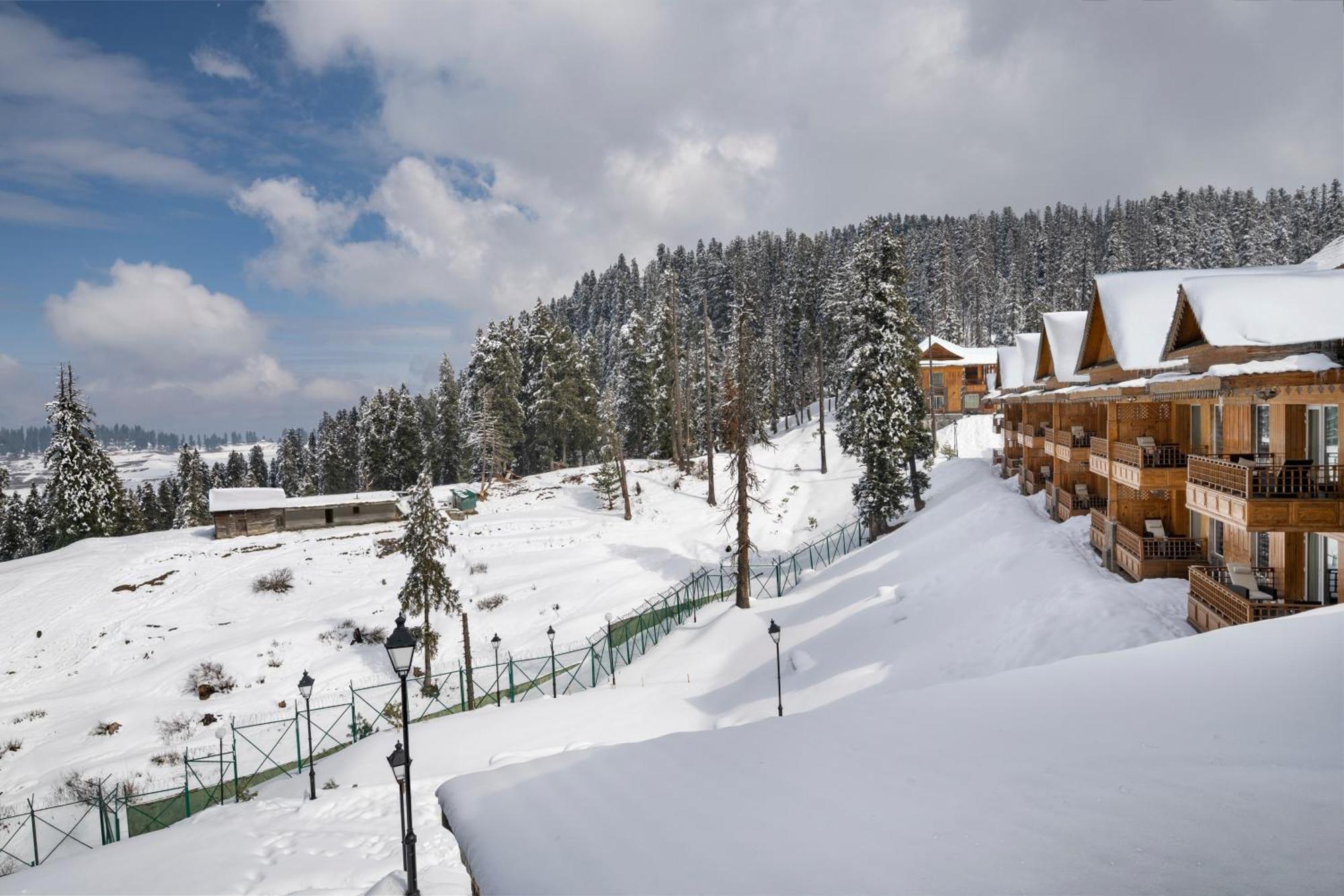 The Khyber Himalayan & सहारा Gulmarg