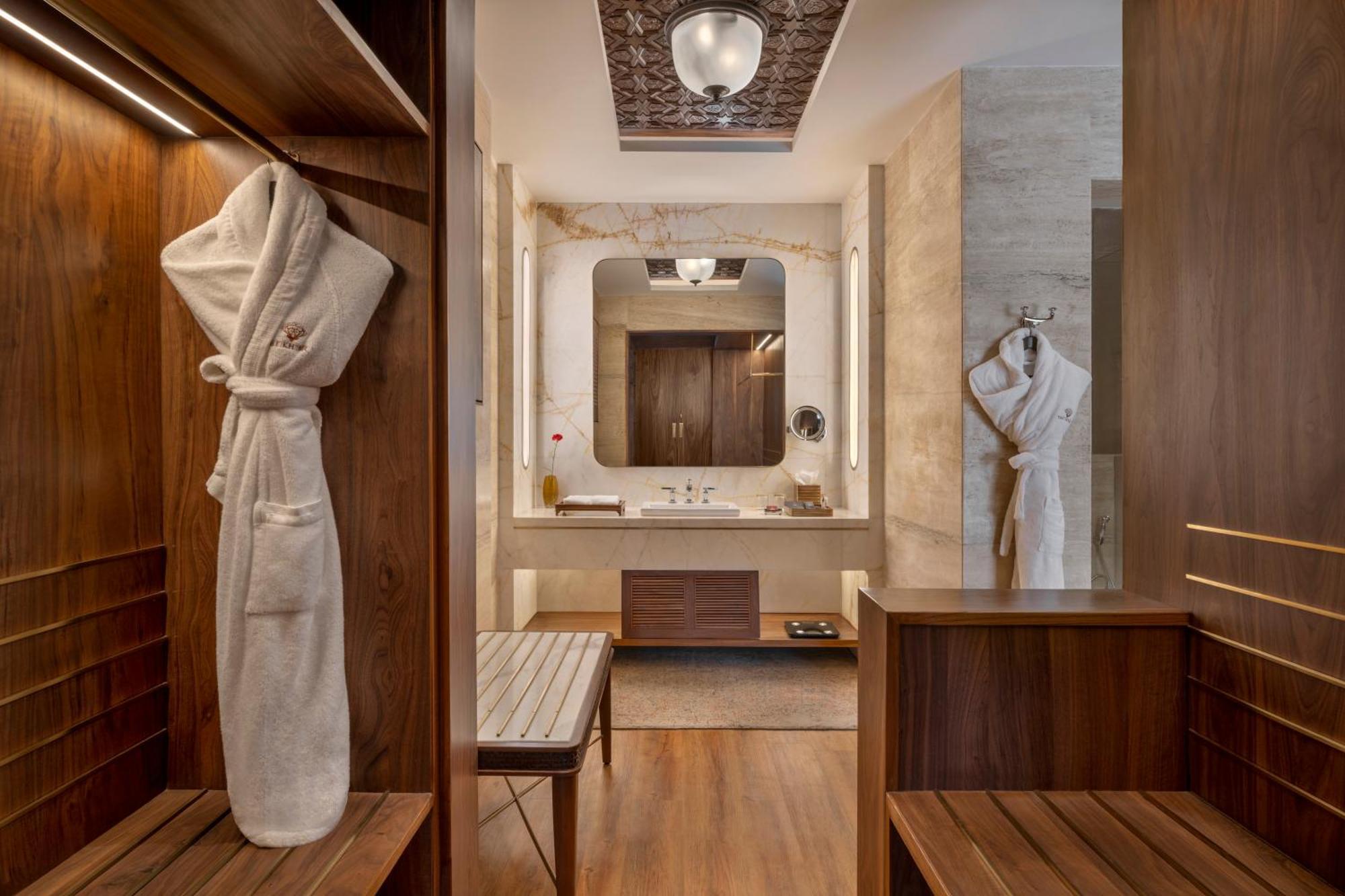 सहारा The Khyber Himalayan & 5*