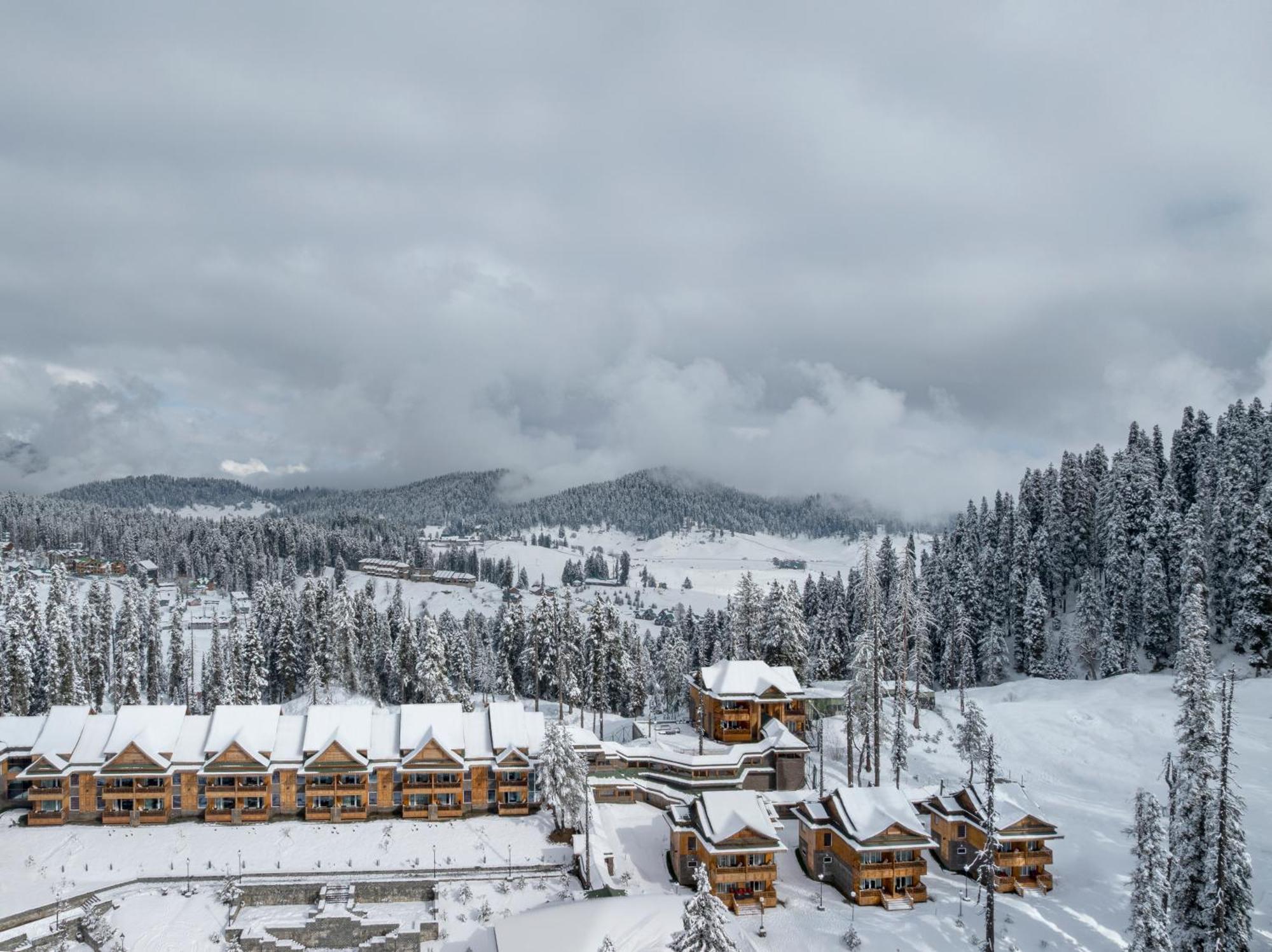 Resort The Khyber Himalayan &