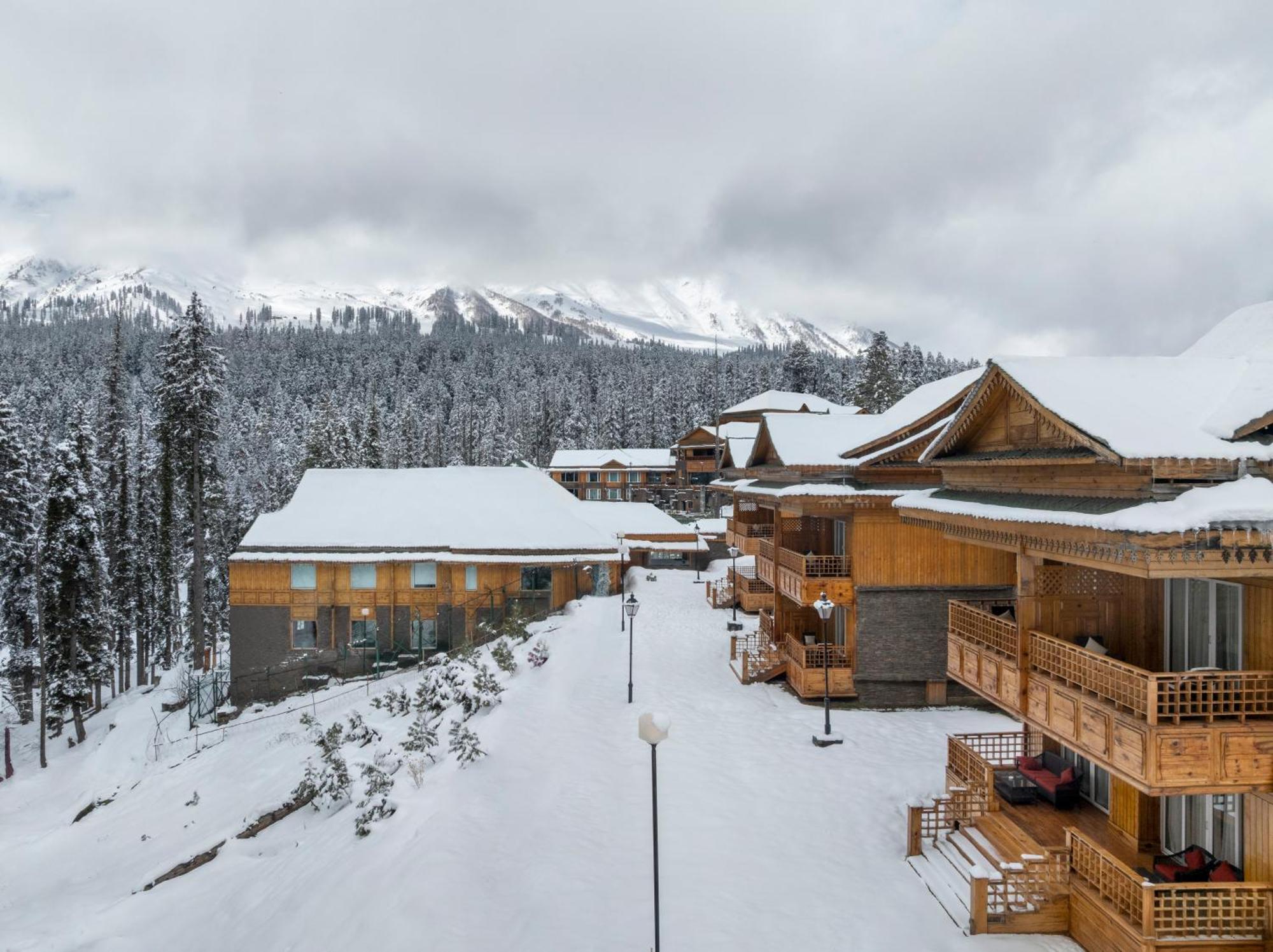 The Khyber Himalayan & Resort 5*