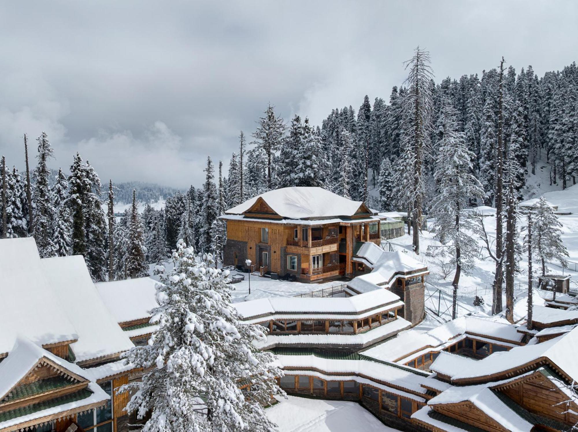 Resort The Khyber Himalayan &