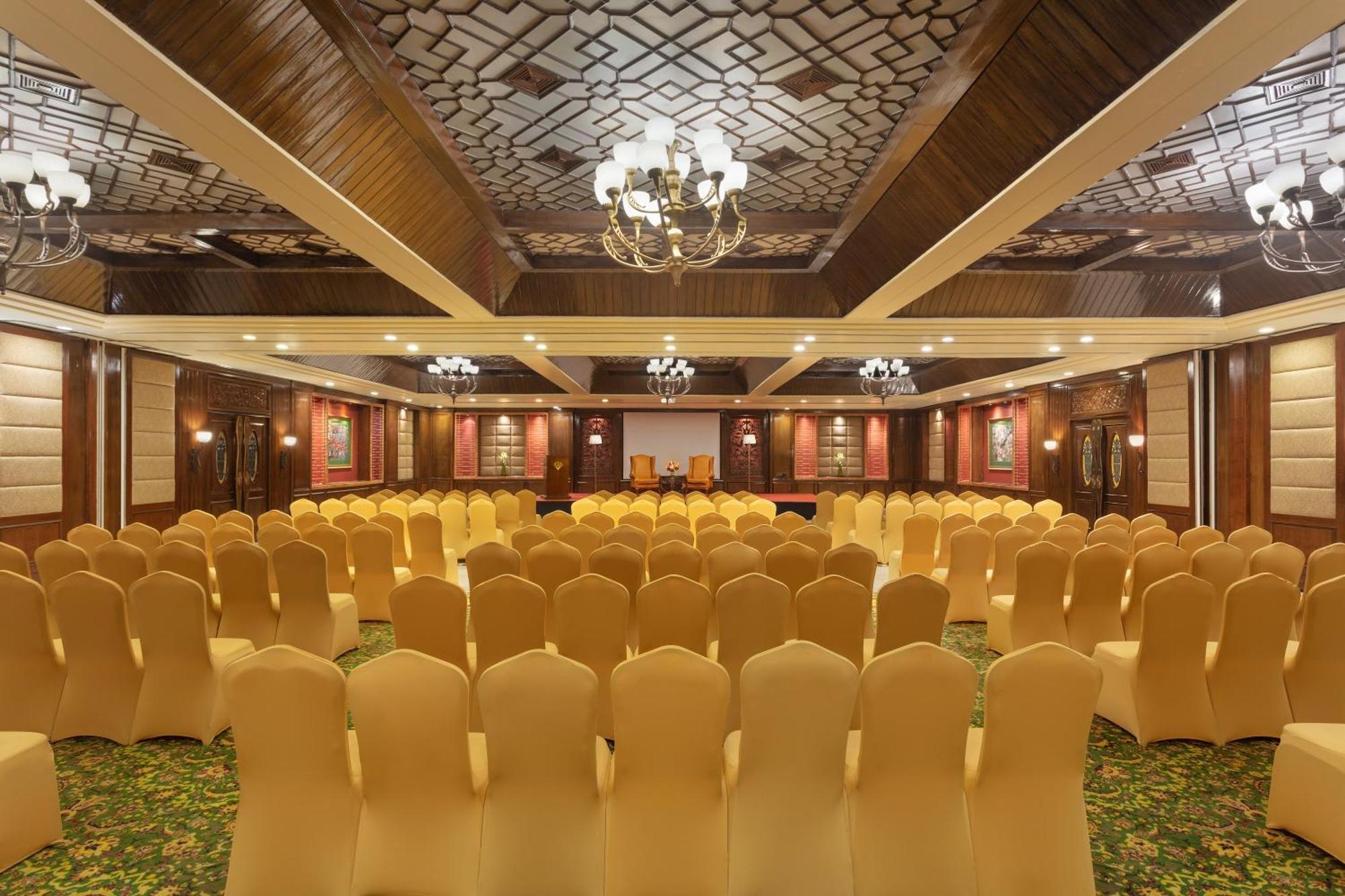 Resort The Khyber Himalayan &
